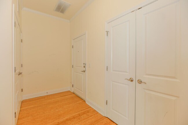 Building Photo - 2/Bedroom 2/Full bath - Panoramic Views - Best Location In Edgewater