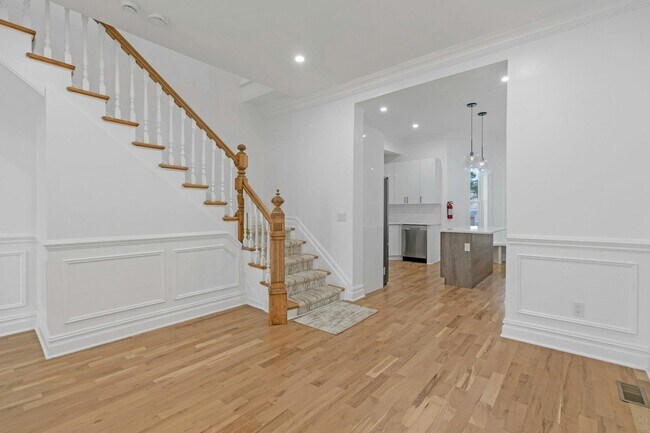 Building Photo - 52 Brinkerhoff St