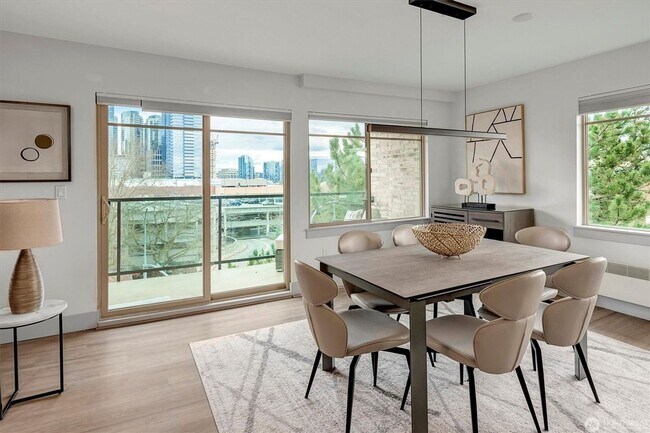 Building Photo - 3Bd/2Ba Bellevue Condo