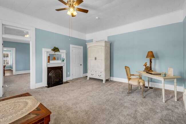 Building Photo - 1100 SF suite/apt in Historic Home, 1 bed/...