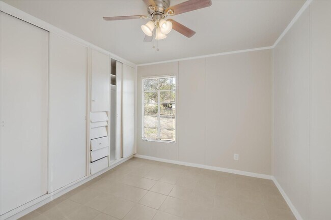 Building Photo - 351 Pool Dr