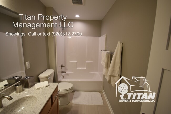 Building Photo - 653 N Waldoch Dr