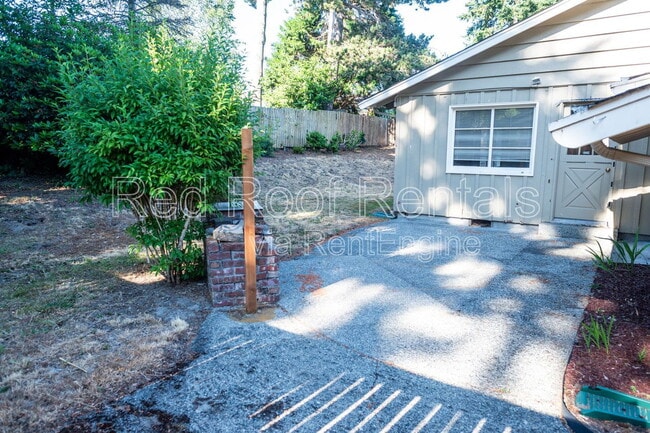 Building Photo - 815 Maywood Ln
