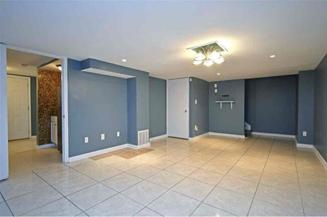 Building Photo - 2605 Waterford Park Dr