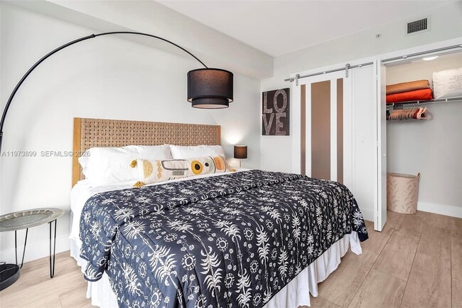 Building Photo - 121 NE 34th St