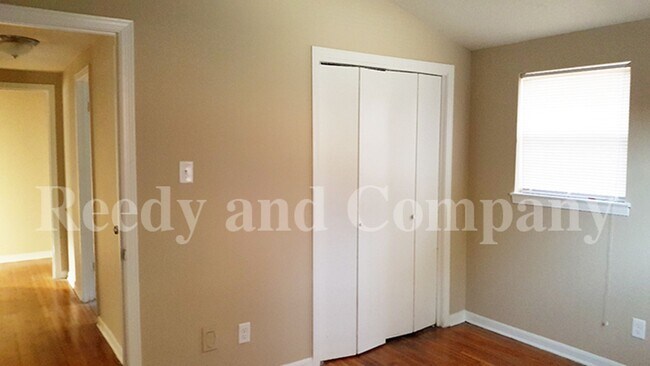 Building Photo - 5194 Colewood Ave