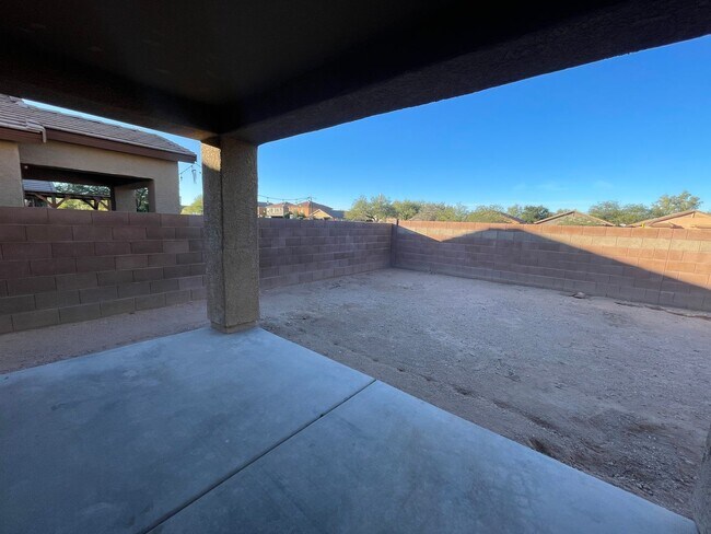 Building Photo - Lovely 4 Bedroom 2 Bath Home!