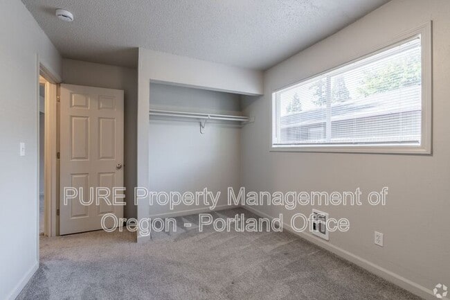 Building Photo - 760 Plymouth Dr NE