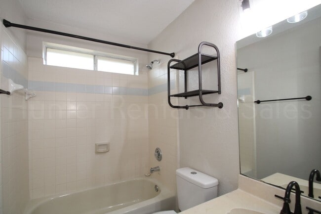 Building Photo - Updated Beauty! A Must See!