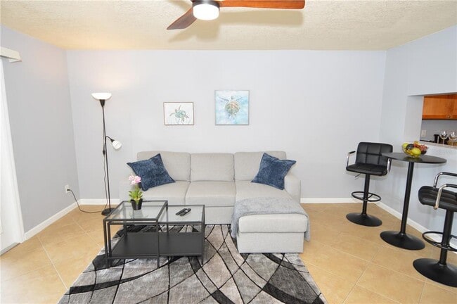 Building Photo - 3837 Pompano Dr SE