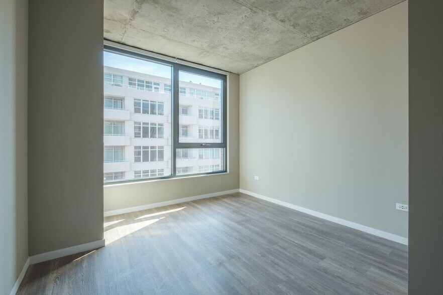 Building Photo - 14 N Peoria St