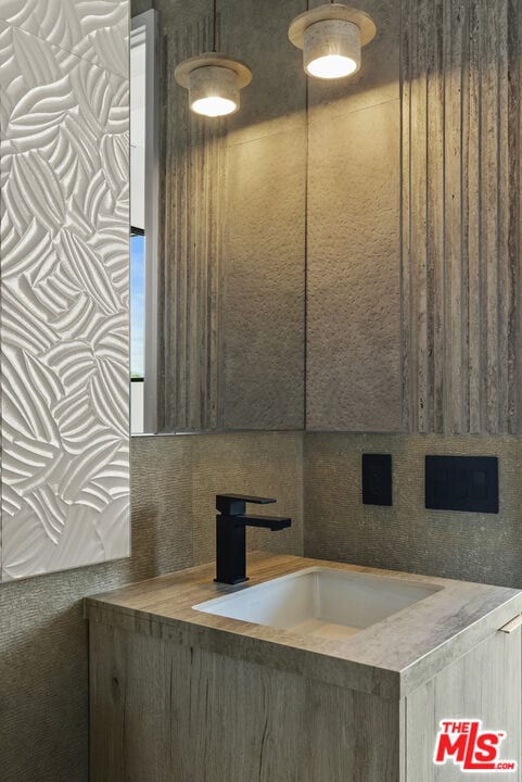 Building Photo - 1021 N Ogden Dr