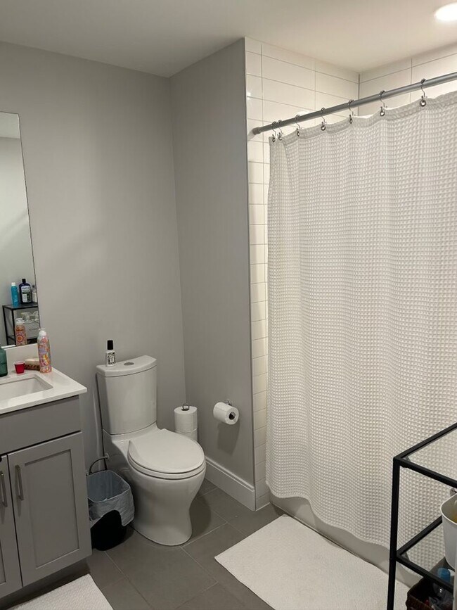 Building Photo - Luxury Condo Style 2 Bed plus, 2 Bath Apartment!