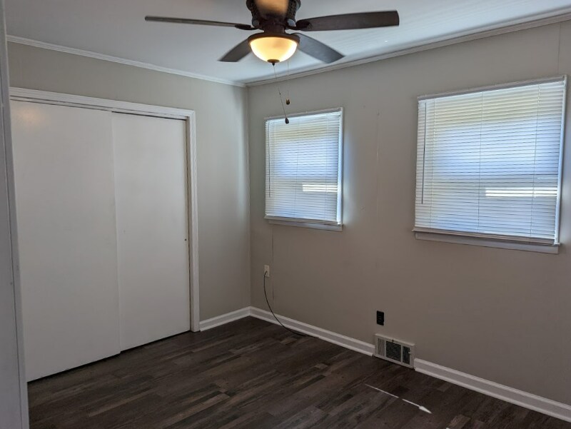 Building Photo - 1702 Nelson Ave