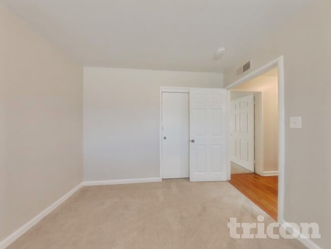 Building Photo - 378 Acacia St