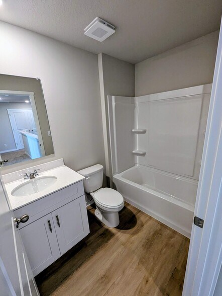 2nd Floor Main Bathroom - 4306 NE 13th St