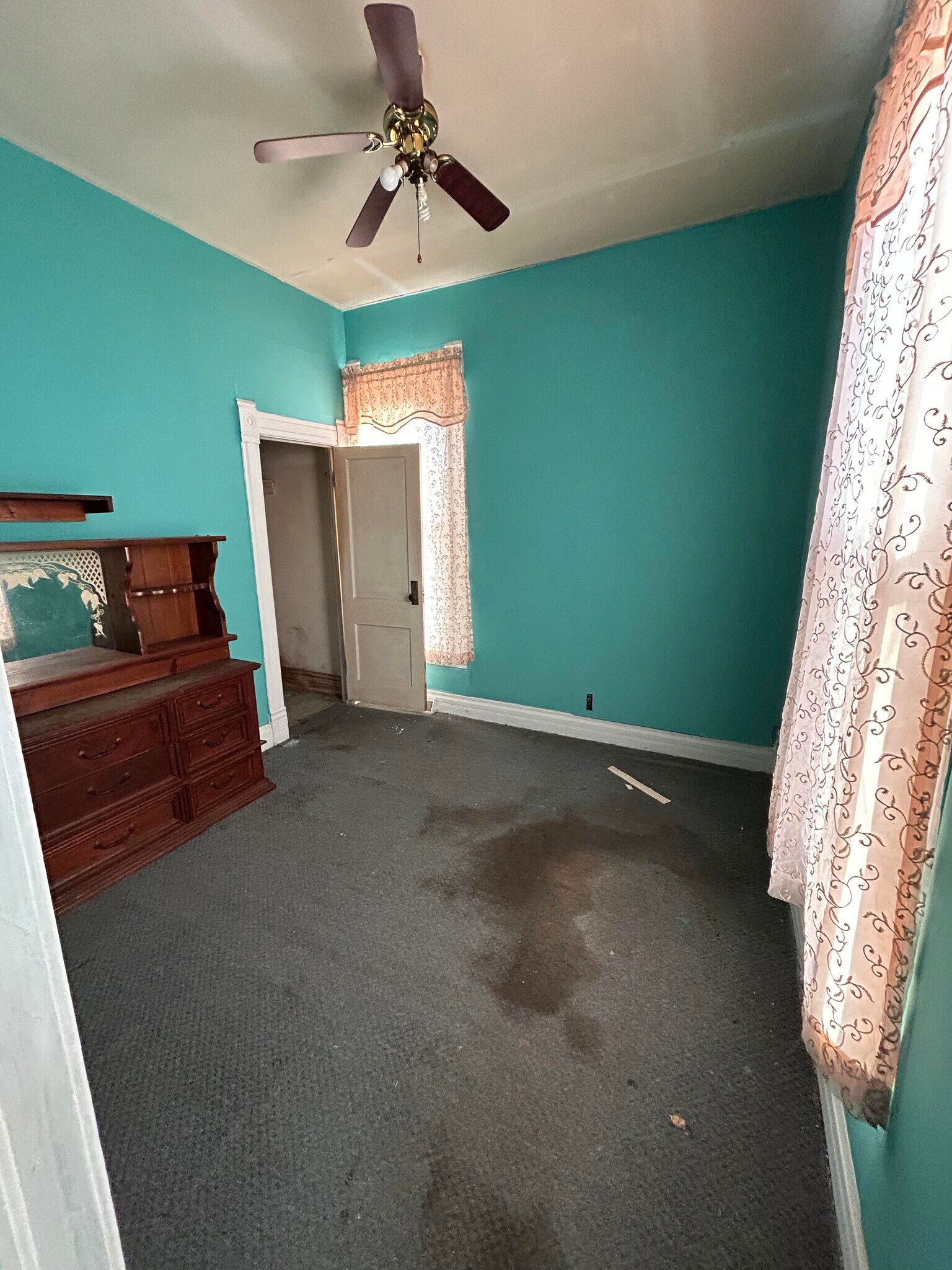 Building Photo - 112 W Winans St