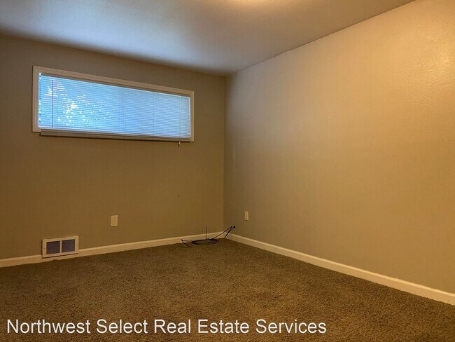 Building Photo - 420 E Sunset Way