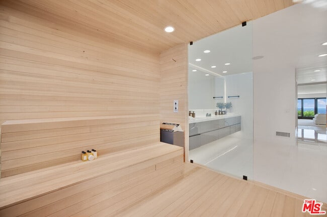 Building Photo - 30020 Morning View Dr