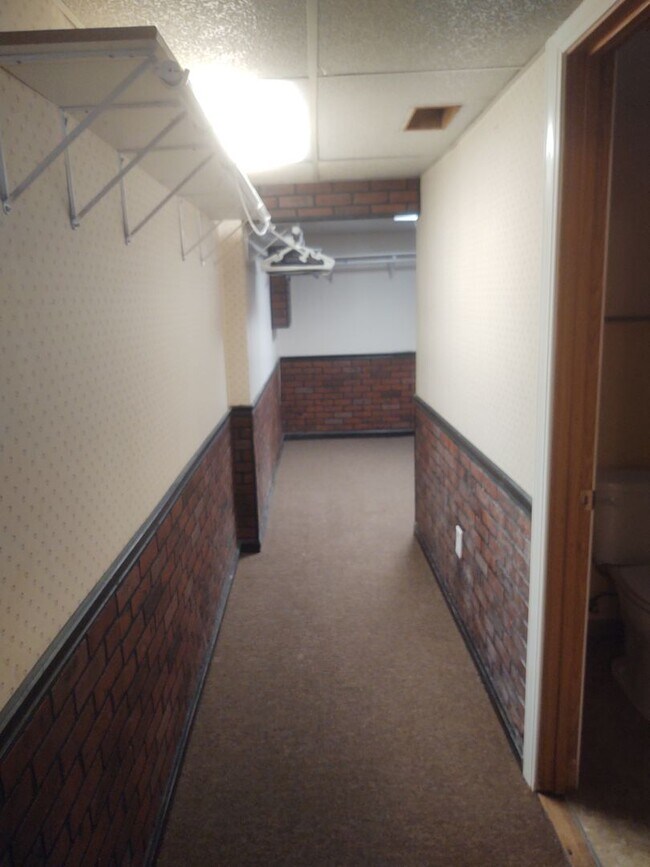 Building Photo - SW 413/415 Milan