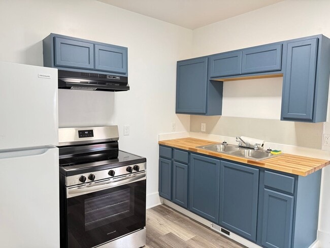 Building Photo - 1701 E Ganson St