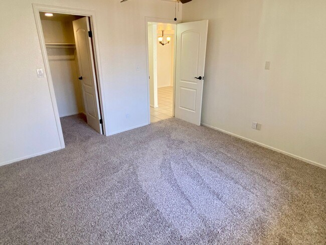 Building Photo - 2 Bedroom 2 Bath in Mesa