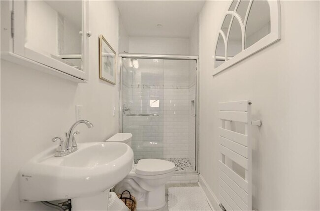 Building Photo - 6 Restmere Terrace