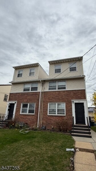 Building Photo - 728 Thomas St
