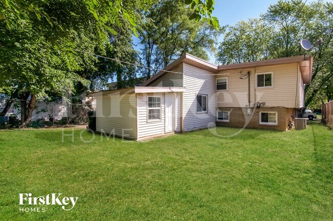 Building Photo - 2108 N Linden Ave