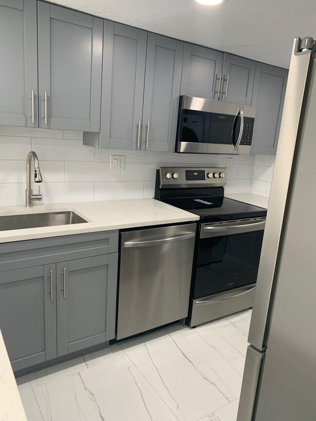 Building Photo - 2786 Tennis Club Dr