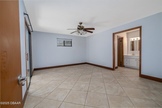 Building Photo - 909 Brookside Dr