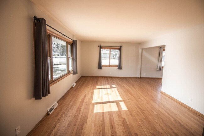 Building Photo - 706 North St