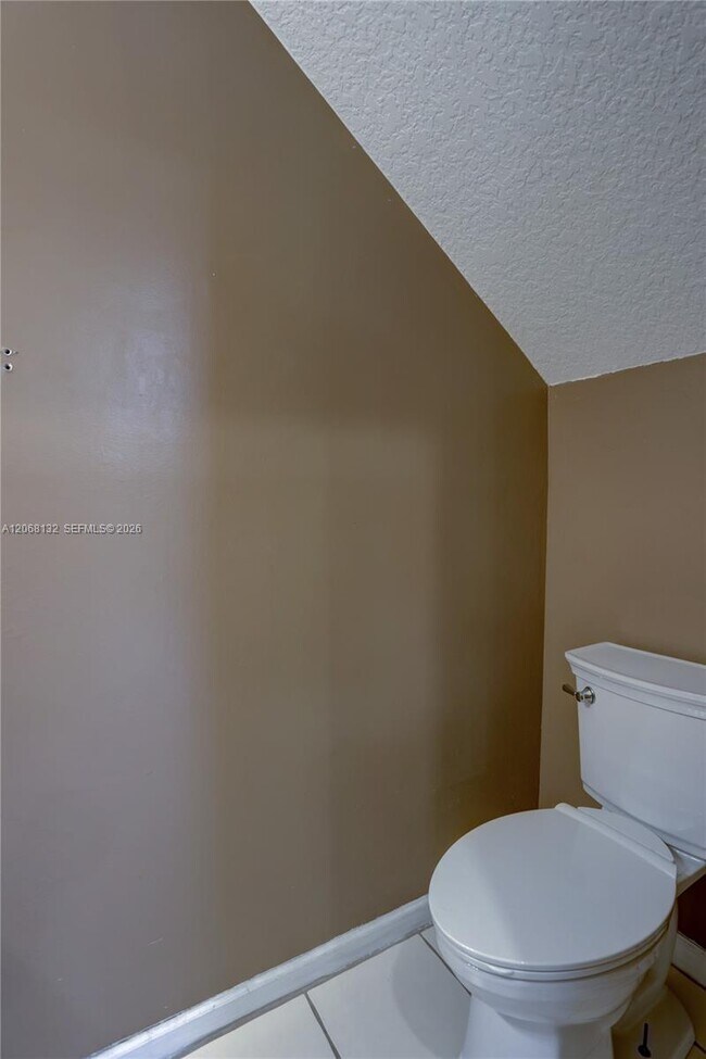 Building Photo - 6659 Via Regina