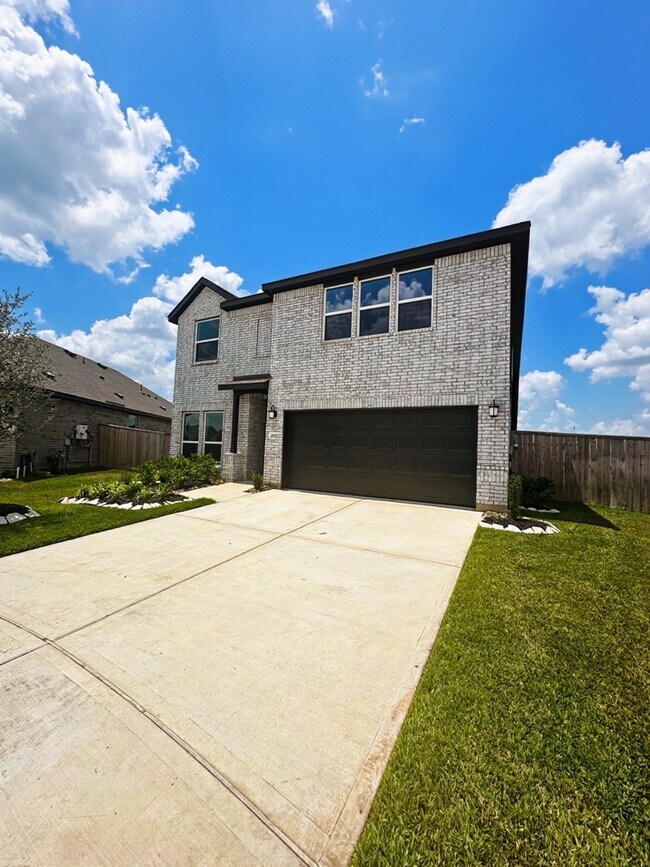 Building Photo - 26921 Carmine Red Ct