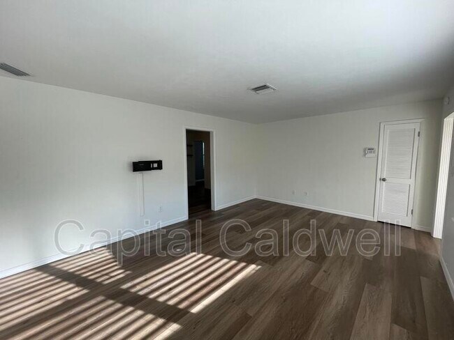 Building Photo - 1609 San Mateo Dr