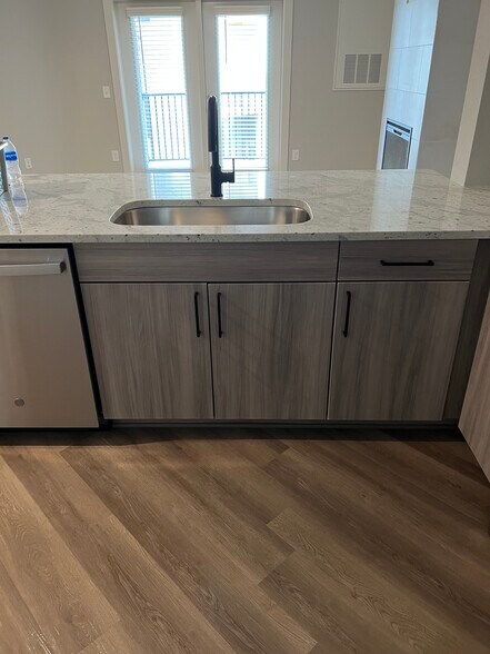 Building Photo - 2011 Honeycutt Dr