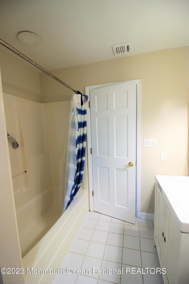 Building Photo - 233 Keller St