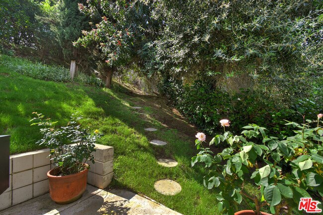 Building Photo - 16142 Bayberry Pl