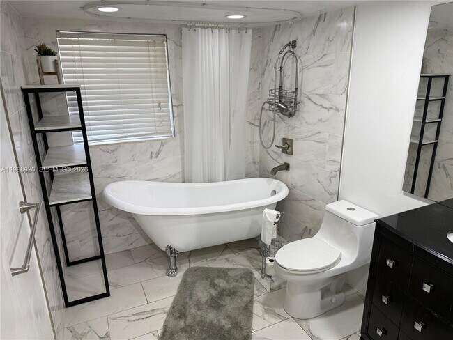 Building Photo - 1211 NE 27th Ave