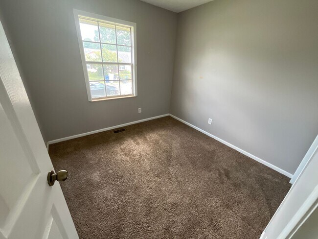 Building Photo - 615 Moss Oak Ave