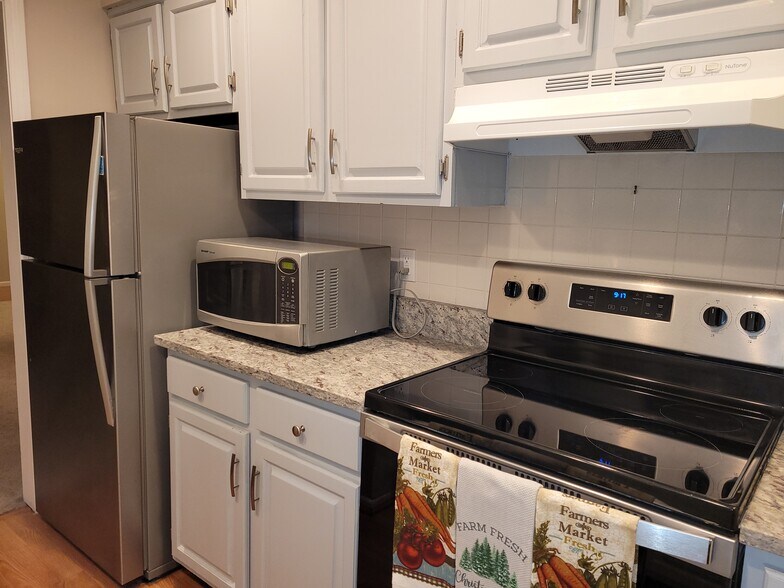 Fridge Stove Microwave - 335 Glendale Ave