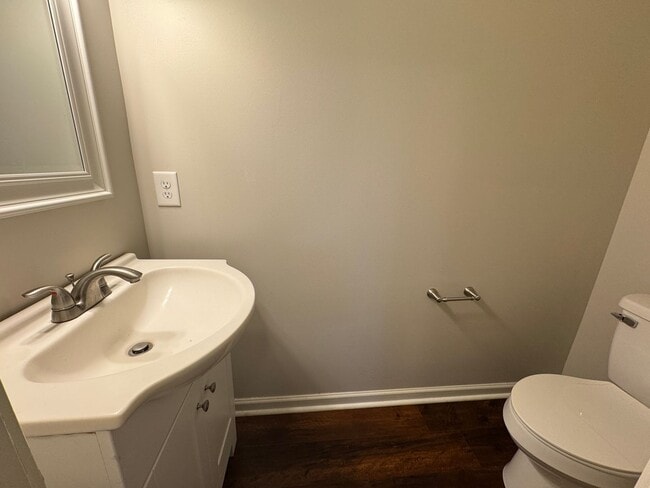 Building Photo - Move-in Ready! **Move-in Special** $250 of...