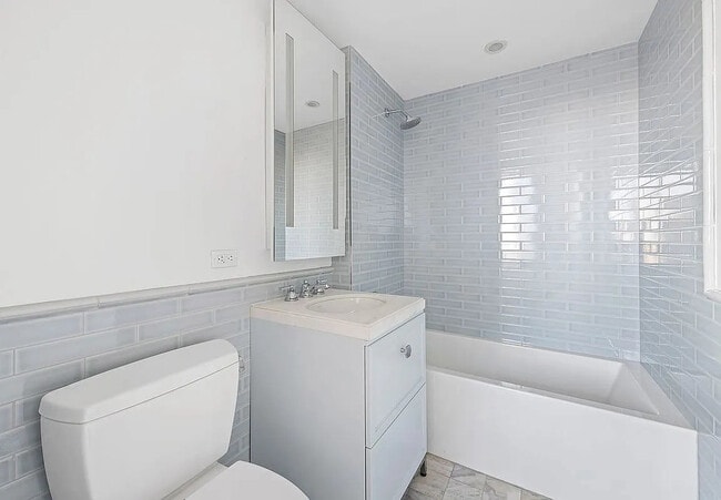 Building Photo - 389 E 89th St