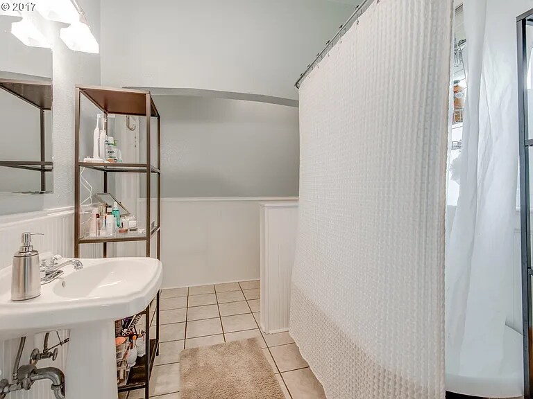 Building Photo - 5525 NE Everett St