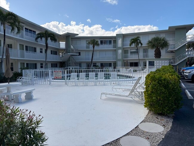 Primary Photo - 3600 N Ocean Dr