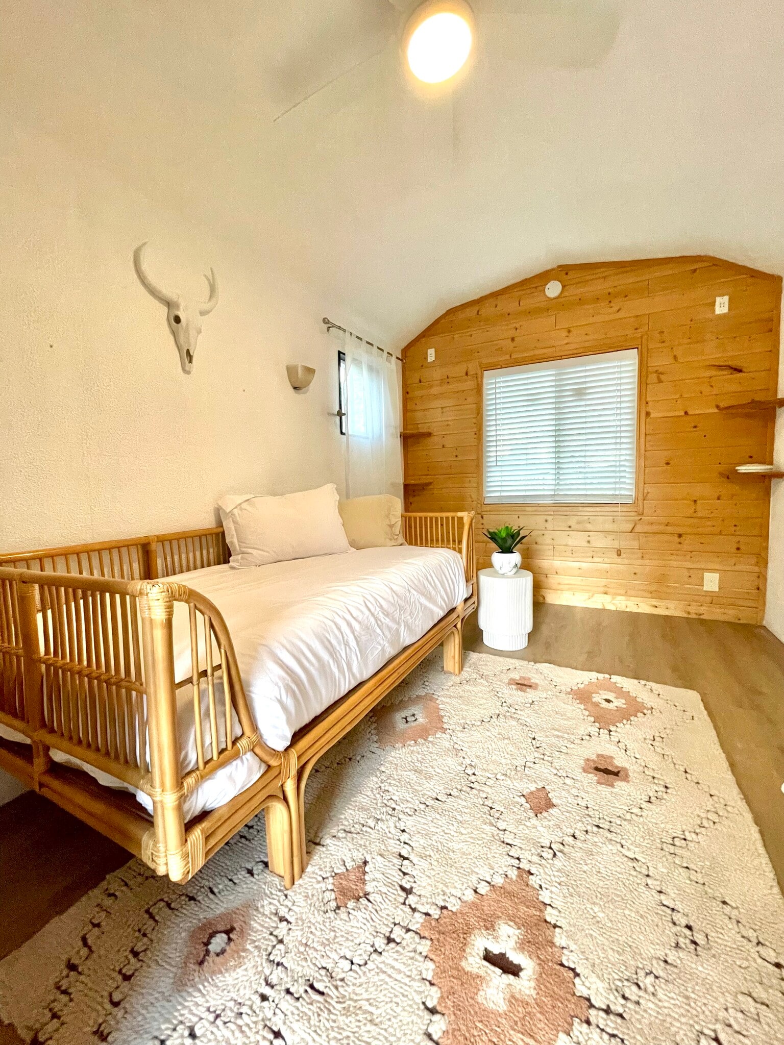 Private casita in backyard - 7084 Hillview Rd