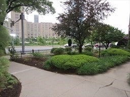 Building Photo - 122 Riverway