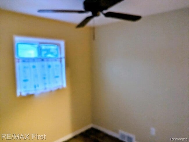 Building Photo - 247 Hecht Dr