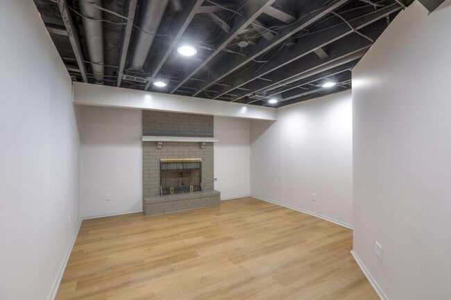 Building Photo - 902 Kingston Ct