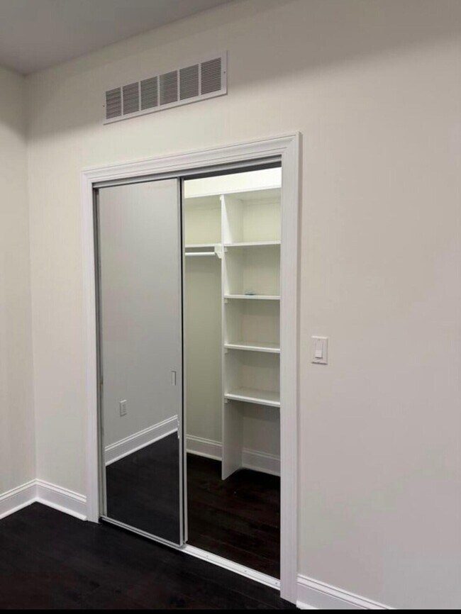 Building Photo - 2417 Harding Ave